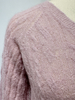 Nahtloser Pullover mit Zopfmuster