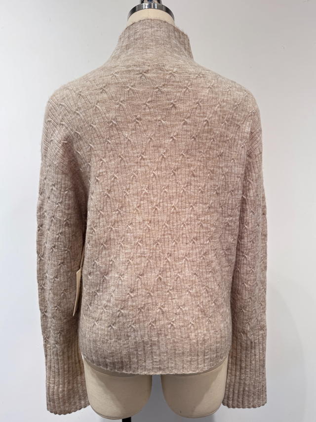 Nahtloser, selbst entworfener Pullover