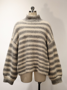 Jersey de rayas con cuello alto