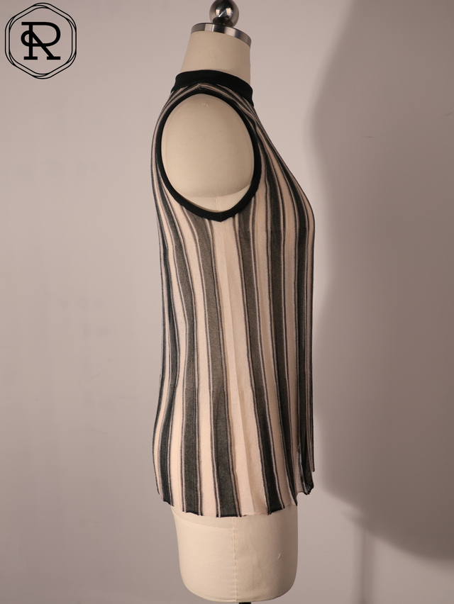 Top de punto pointelle con cuello simulado y rayas verticales